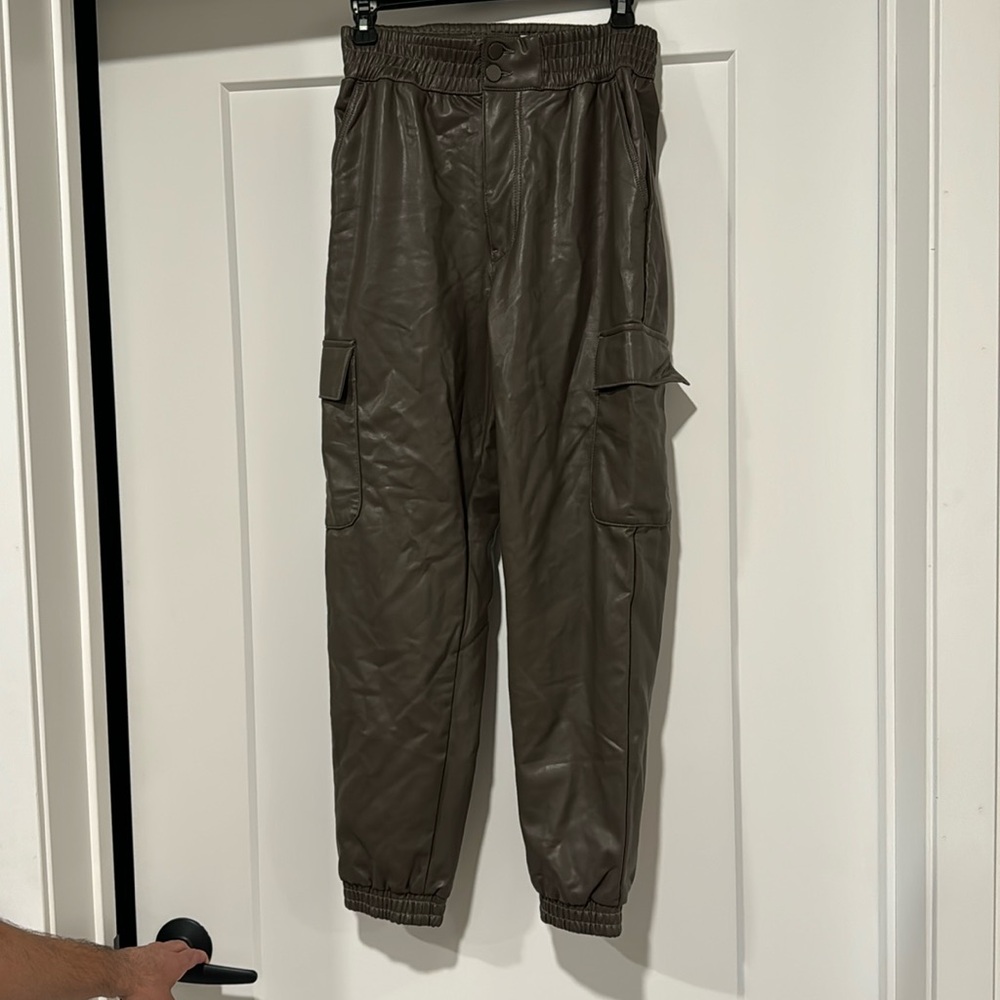 Faux Leather Cargo Abercrombie and Fitch!!!